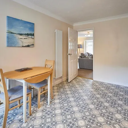 Host & - Pearl Street *