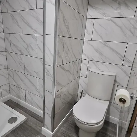 Host & - Pearl Street